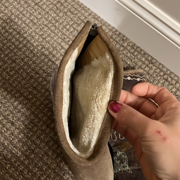 Ugg style Sherpa lined Zeyzani Turkish embroidered boots - Picture 4 of 4